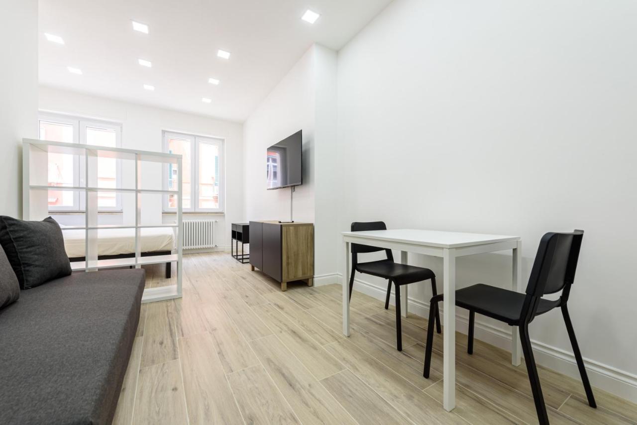 Tommaseo Seaside Apartments เนเปิลส์ ภายนอก รูปภาพ