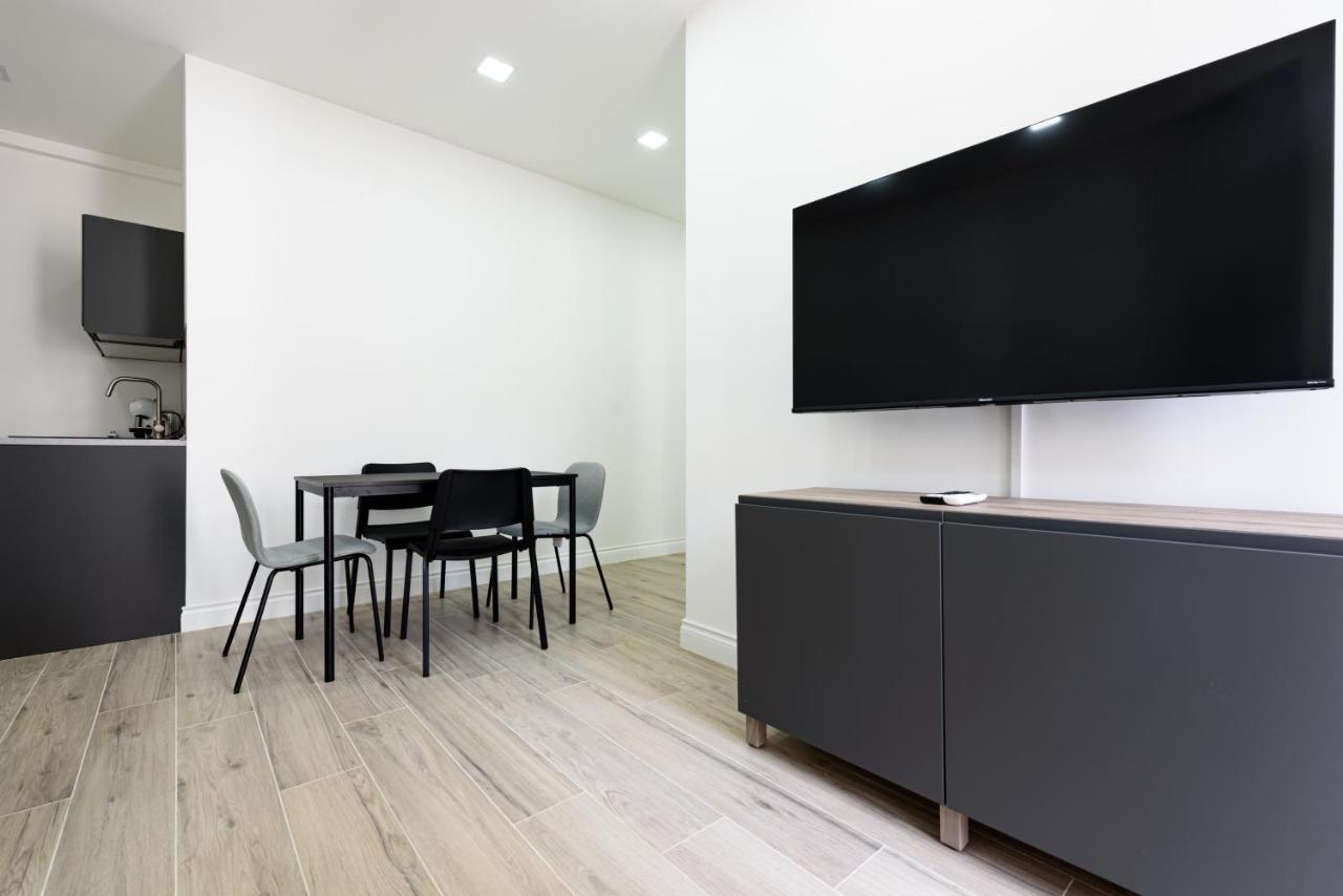 Tommaseo Seaside Apartments เนเปิลส์ ภายนอก รูปภาพ