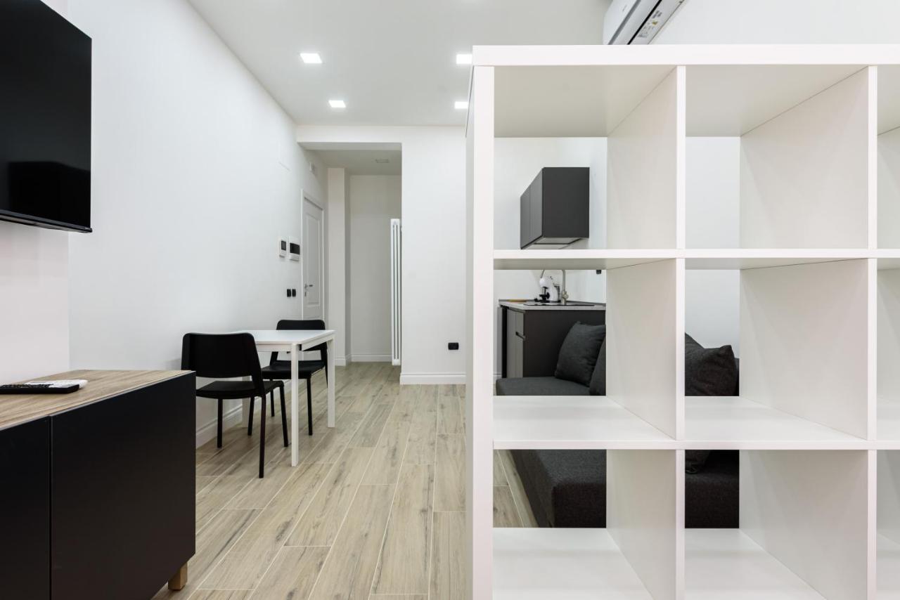 Tommaseo Seaside Apartments เนเปิลส์ ภายนอก รูปภาพ