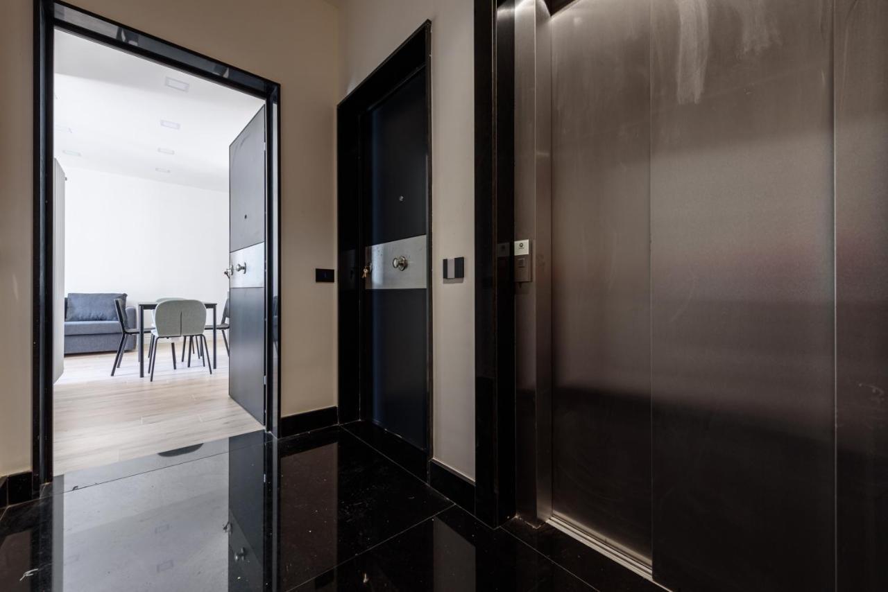 Tommaseo Seaside Apartments เนเปิลส์ ภายนอก รูปภาพ