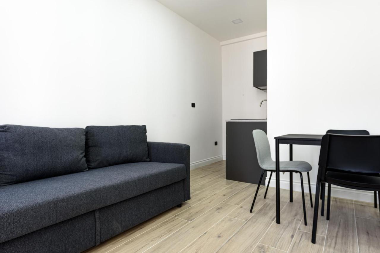Tommaseo Seaside Apartments เนเปิลส์ ภายนอก รูปภาพ